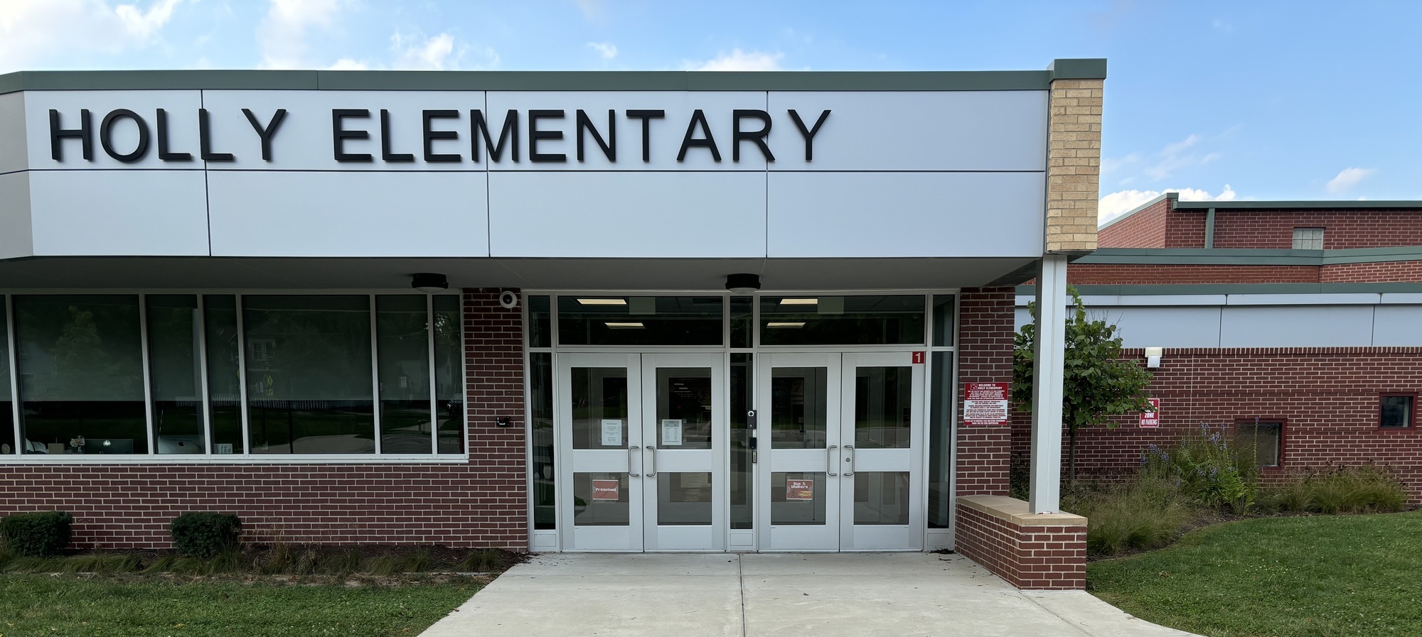 Holly Elementary main entrance
